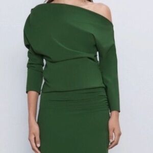 Zara Green Asymmetrical Off Shoulder Long Sleeve Ruched Draped Fitted Top medium